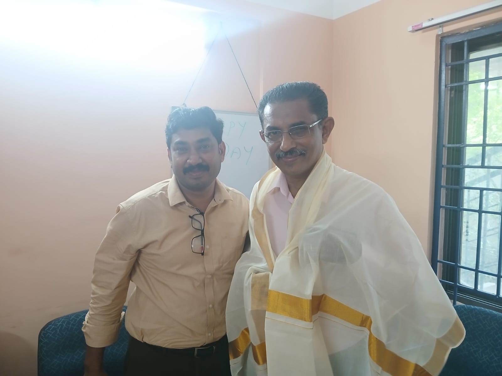 Alappuzha No.2 Branch  CLIA SO Manager  Mr.Aneesh Kumar R honoring Mr. Philip  George  to become Silver Brigade FY.2024-2025.